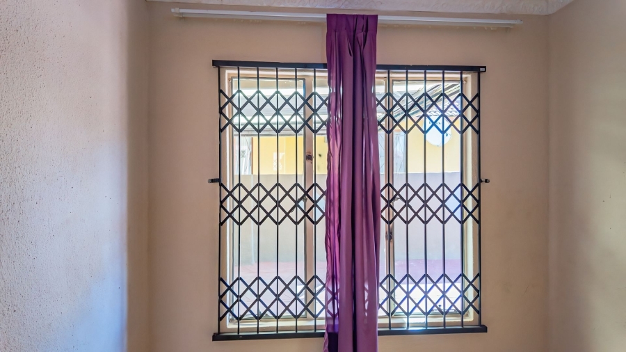 To Let 5 Bedroom Property for Rent in Tlhabane North West